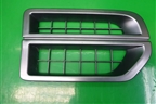 Накладка переднего крыла правого (решетка) (JAK000063) для Land Rover Discovery 3 с 2004-2009г