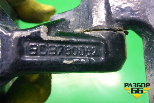 Петля двери передней правой нижняя (BDB780062) для Land Rover Discovery 3 с 2004-2009г