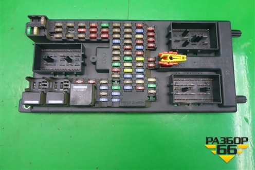 Блок предохранителей салонный (YQE500300) для Land Rover Discovery 3 с 2004-2009г
