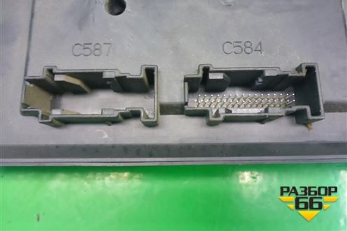 Блок предохранителей салонный (YQE500300) для Land Rover Discovery 3 с 2004-2009г