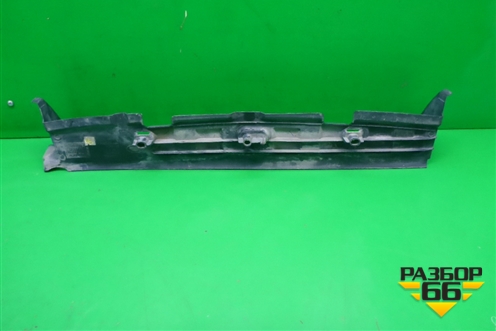 Дефлектор радиатора верхний (DXJ500100) для Land Rover Discovery 3 с 2004-2009г