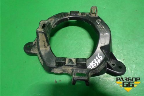 Кронштейн ПТФ правый (после 2015г) (8148160080) для Toyota Land Cruiser (200) с 2008г