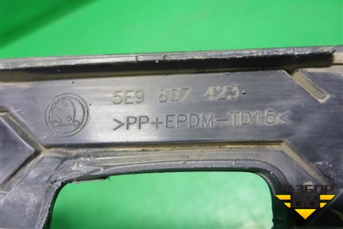 Накладка заднего бампера ()Scout) (5E9807423) для Skoda Octavia (A7) с 2013г
