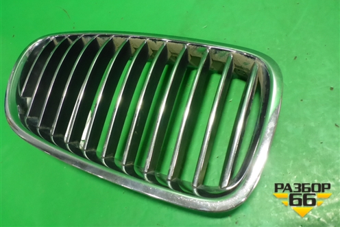 Решетка радиатора правая (до 2013г) (51137200728) для BMW 5-серия F10/F11 с 2009-2016г