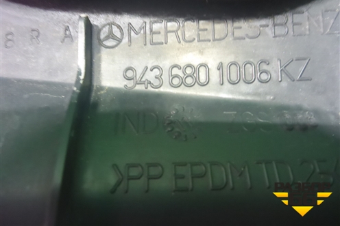 Накладка на торпедо  (правая боковая) (A9436801006) для Mercedes Benz  TRUCK Actros MP3 с 2008г