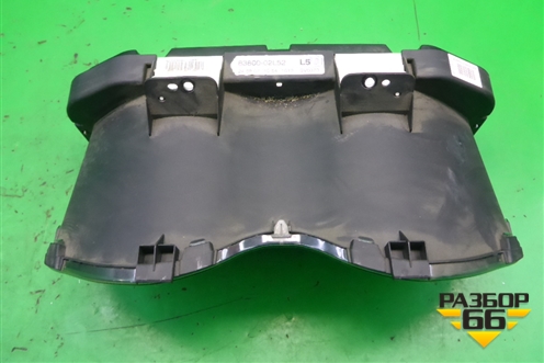 Щиток приборов МКПП (8380002L52) для Toyota Auris с 2006-2012г