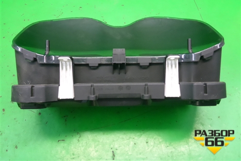 Щиток приборов МКПП (8380002L52) для Toyota Auris с 2006-2012г