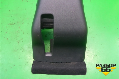 Кожух рулевой колонки (4528702240) для Toyota Auris с 2006-2012г