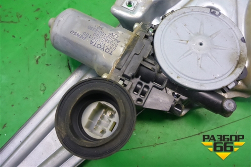 Стеклоподъёмник электрический задний левый (857100D100) для Toyota Auris с 2006-2012г