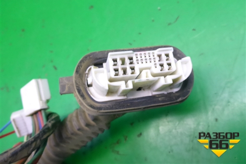 Проводка двери задней правой (8215302470) для Toyota Auris с 2006-2012г