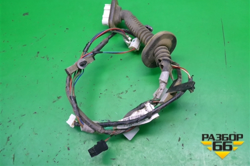 Проводка двери задней правой (8215302470) для Toyota Auris с 2006-2012г