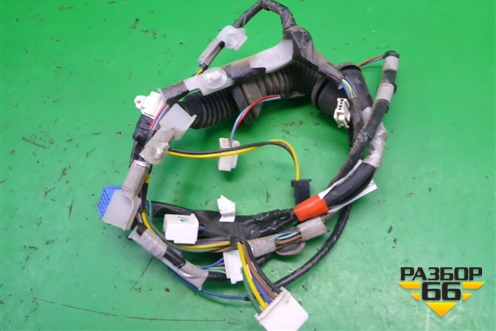 Проводка двери передней правой (8215102C30) для Toyota Auris с 2006-2012г