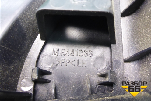Накладка двери передней левой уголок (MR441633) для Mitsubishi Lancer-9  с 2003-2008г