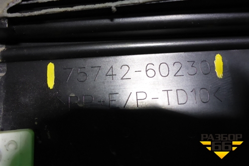 Накладка двери задней левой (7574260230) для Lexus GX-460 с 2009г