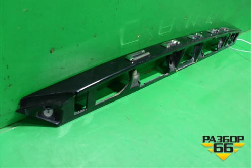 Накладка крышки багажника (7681133520) для Toyota Camry V70 с 2017г