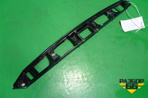 Накладка крышки багажника (7681133520) для Toyota Camry V70 с 2017г