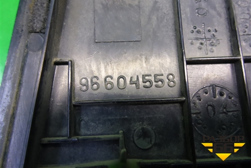 Накладка двери задней правой (уголок) (96604558) для Chevrolet Lanos с 2004г