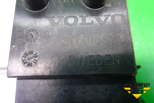 Кронштейн (пола багажника правый) (30740673) для Volvo XC70 с 2007г