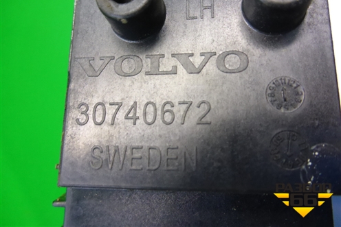 Кронштейн (пола багажника левый) (30740672) для Volvo XC70 с 2007г