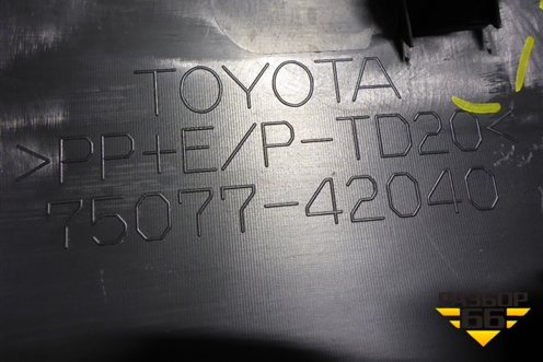 Накладка двери задней правой (7507742040) для Toyota Rav-4 с 2018г