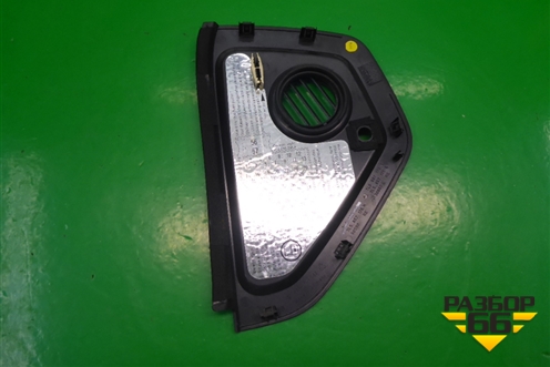 Накладка на торпедо (боковая правая) (7L5857176E) для Porsche Cayenne с 2003-2010г