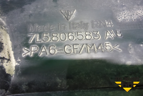 Накладка моторного отсека (левая 4.8л М4801) (7L5806583A) для Porsche Cayenne с 2003-2010г
