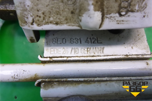 Петля двери передней правой нижняя (8E0831412E) для Audi A6 (C6) с 2004-2011г