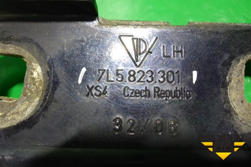 Петля капота левая (7L5823301) для Porsche Cayenne с 2003-2010г