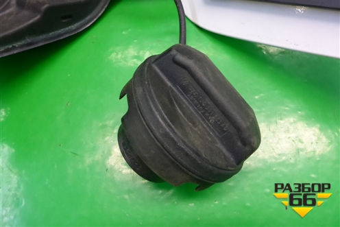 Лючок бензобака (8E0010184R) для Audi A6 (C6) с 2004-2011г