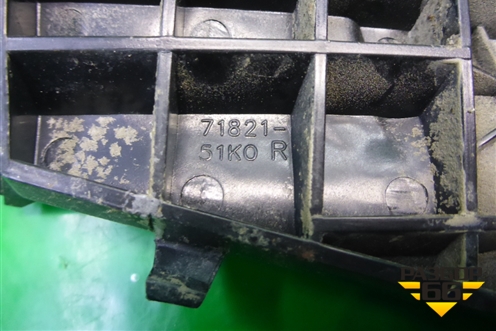 Кронштейн заднего бампера правый (7182151K0) для Suzuki Splash с 2008г