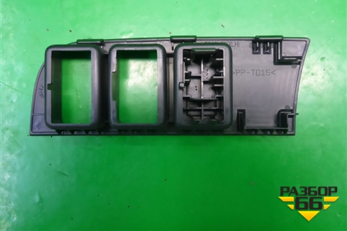 Рамка под кнопки (7383151K1) для Suzuki Splash с 2008г
