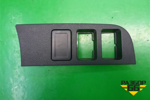 Рамка под кнопки (7383151K1) для Suzuki Splash с 2008г