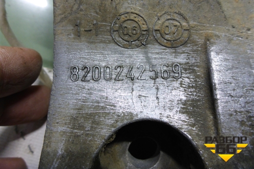 Кронштейн компрессора кондиционера (1.4л K4JG780) (8200242569) для Renault Clio с 2005-2012г