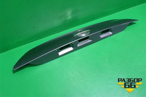 Накладка двери багажника (5481U110) для Nissan Qashqai (J11E) с 2013г