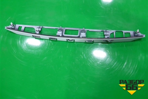 Накладка крышки багажника (7681133520) для Toyota Camry V70 с 2017г
