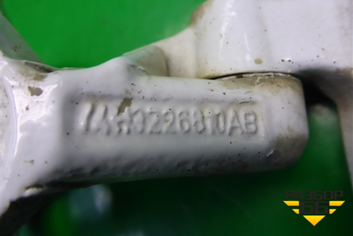 Петля двери передней правой нижняя (4H3226810AB) для Land Rover Range Rover Sport с 2005-2012г