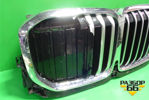 Решетка радиатора (под камеру) (5113226775) для BMW X7 G07 с 2018г