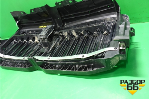Решетка радиатора (под камеру) (5113226775) для BMW X7 G07 с 2018г