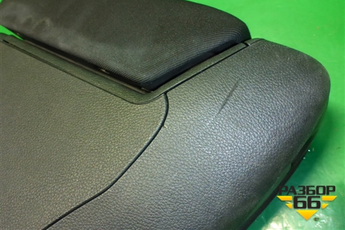 Подлокотник (13317404) для Opel Astra J с 2009г