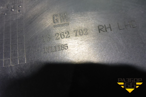 Накладка на торпедо (центральная правая) (13262702) для Opel Astra J с 2009г