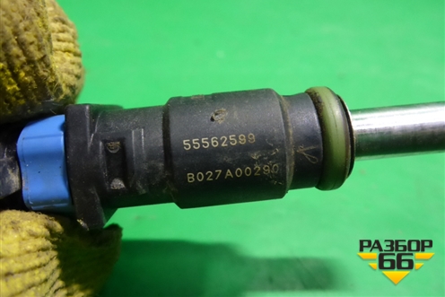Форсунка инжекторная электрическая (1.6л A16XER) (55562599) для Opel Astra J с 2009г