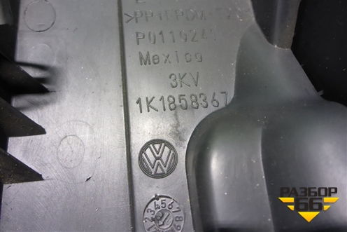 Накладка на торпедо (левая с бордачком) (1K1858367) для Volkswagen Jetta с 2005-2011г
