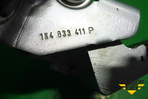 Петля двери задней левой нижняя (1K4833411P) для Volkswagen Jetta с 2005-2011г