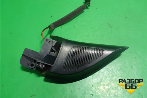 Накладка двери передней левой уголок (1K5837973) для Volkswagen Jetta с 2005-2011г