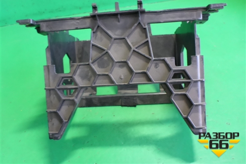 Кронштейн (крепления магнитолы) (1K0858089) для Volkswagen Jetta с 2005-2011г