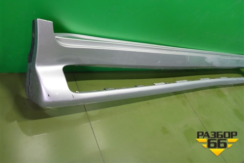 Накладка на порог наружная правая на подножку (5177360160) для Toyota Land Cruiser (200) с 2008г