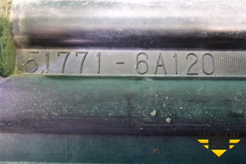 Накладка подножки правой (517716A120) для Lexus LX-570 с 2007-2015г