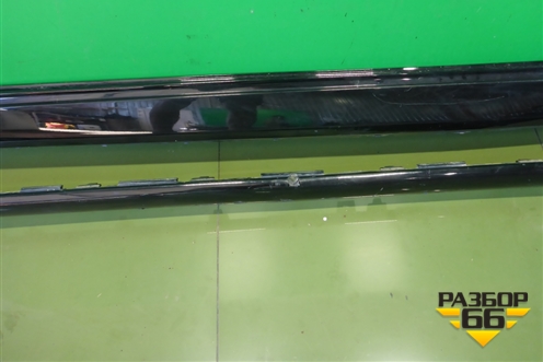 Накладка на порог наружная правая на подножку (5177360160) для Toyota Land Cruiser (200) с 2008г