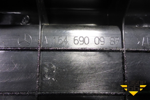 Обшивка багажника на заднюю панель (A1646900987) для Mercedes Benz ML-Klass W164 c 2005-2011г