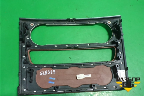 Накладка на торпедо (центральная) (A1646804717) для Mercedes Benz ML-Klass W164 c 2005-2011г